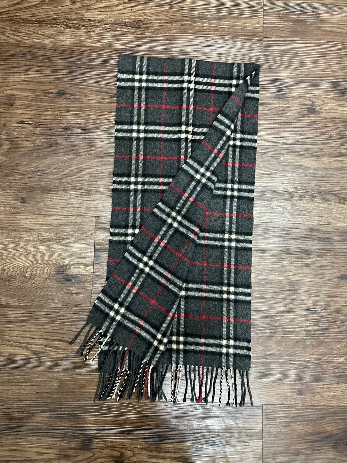 버버리 100% 캐시미어 노바체크 머플러 그레이 상품이미지5