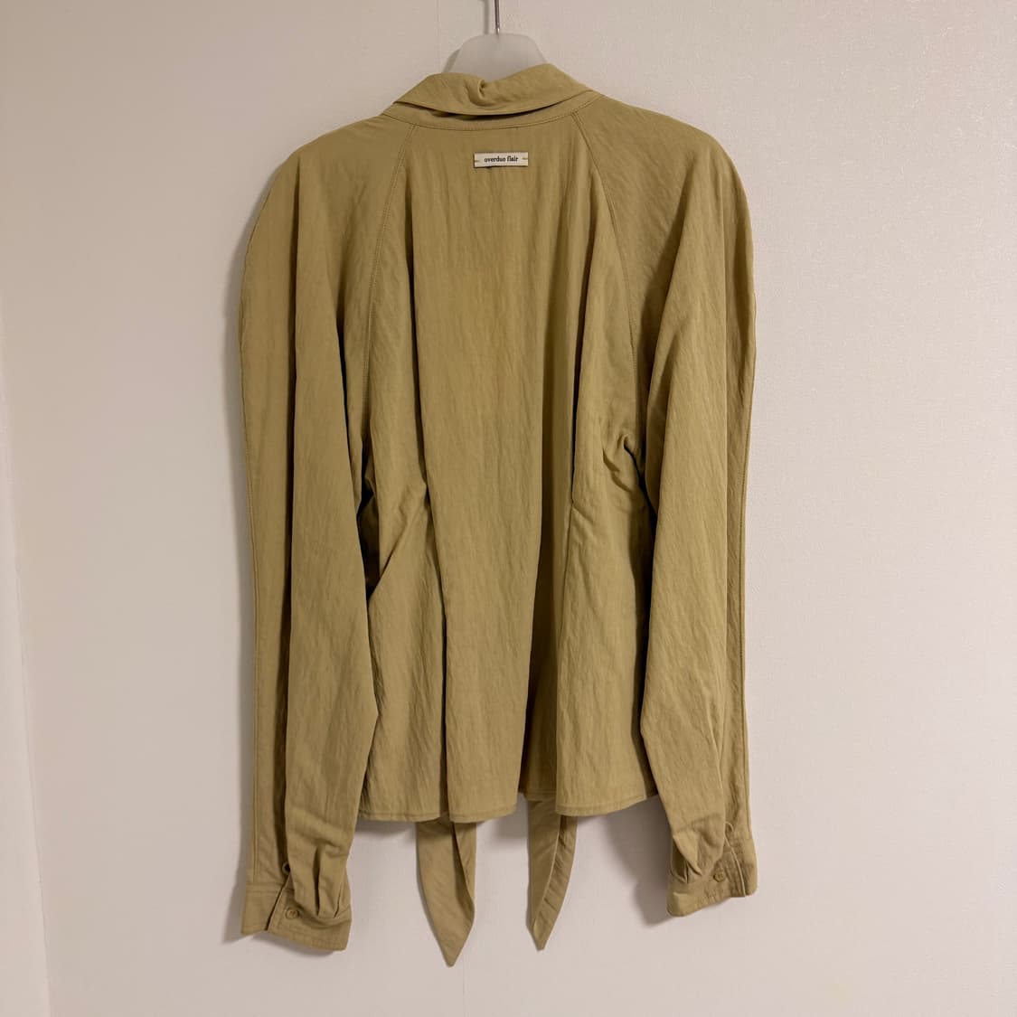 오버듀플레어 리본 블라우스 베이지 새상품 상품이미지4