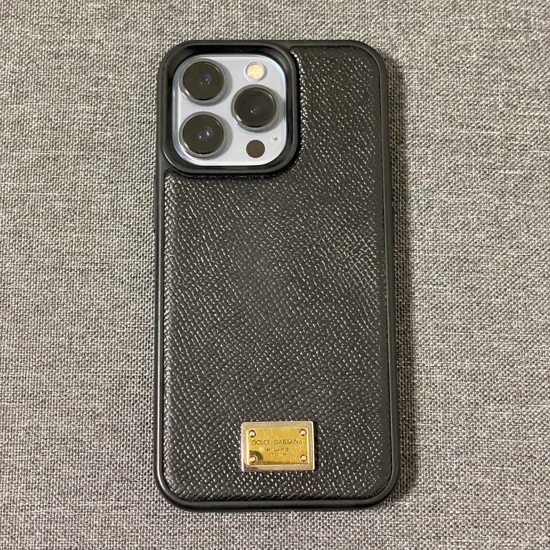 돌체 앤 가바나 아이폰 13 프로 가죽 케이스 상품이미지1