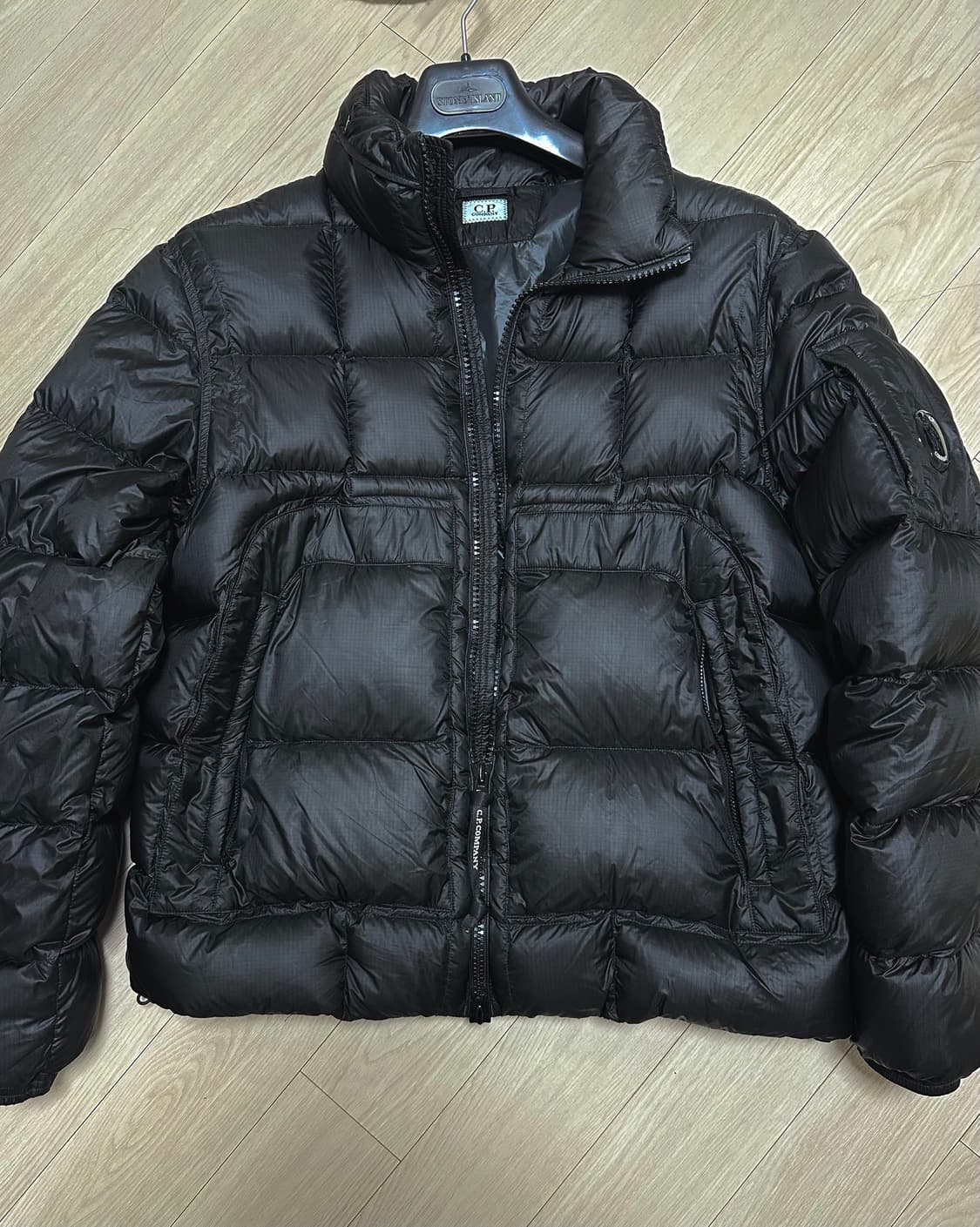 Cp컴퍼니 dd쉘 블랙 논후드 다운 패딩 24fw M 오늘까지만 상품이미지1