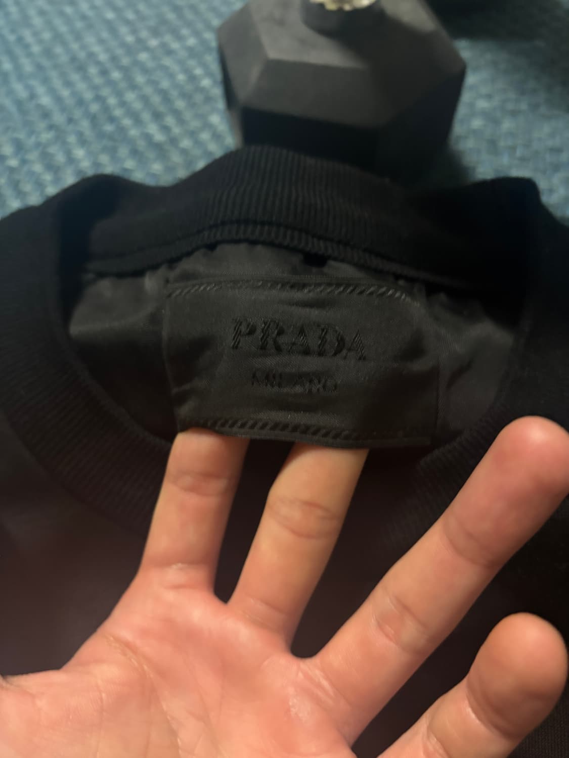 프라다 스터드 맨투맨 블랙 정품 QR인증 가능 상품이미지3