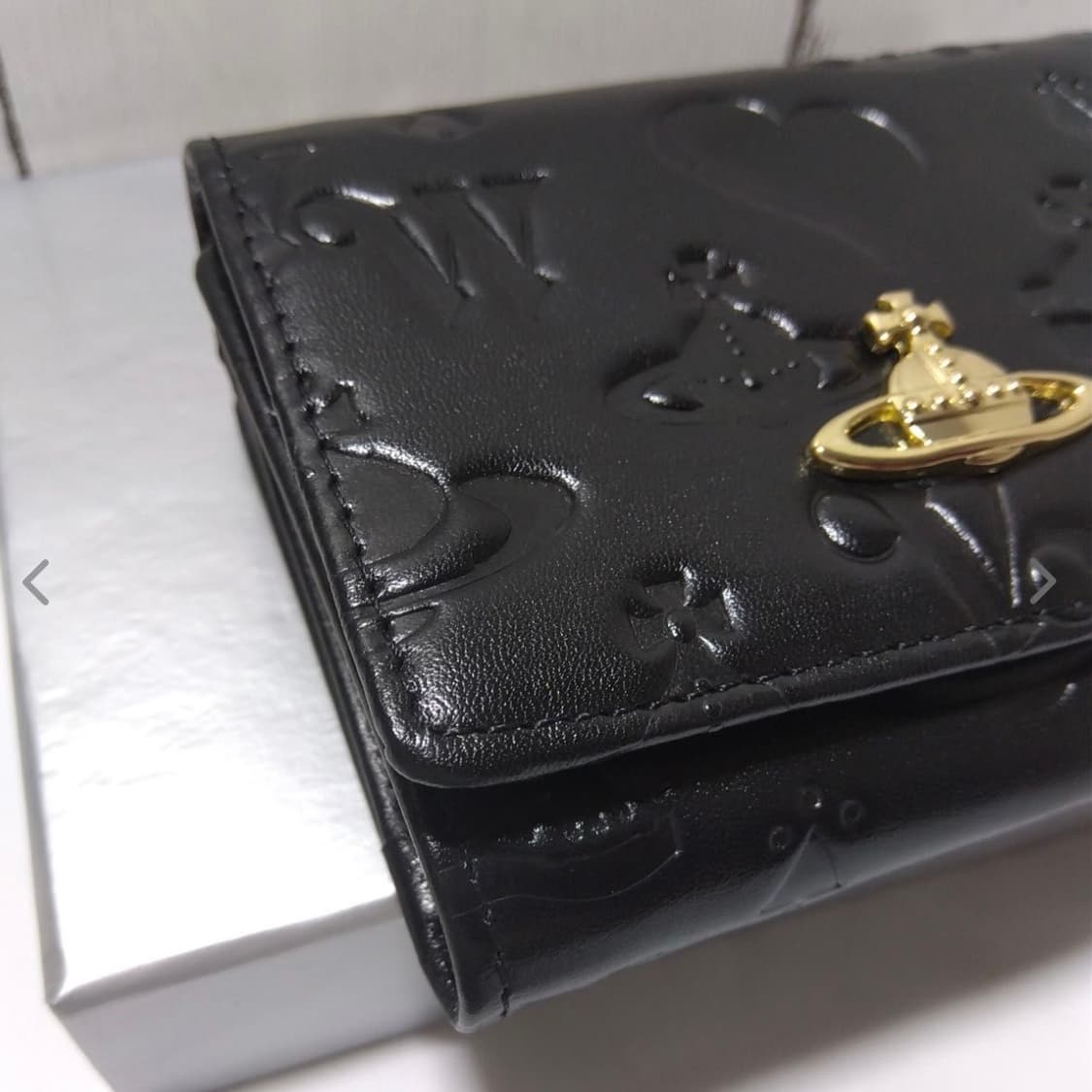 비비안웨스트우드 아카이브 무광 펀칭 레더 금장 orb 하프월렛 반지갑 상품이미지4