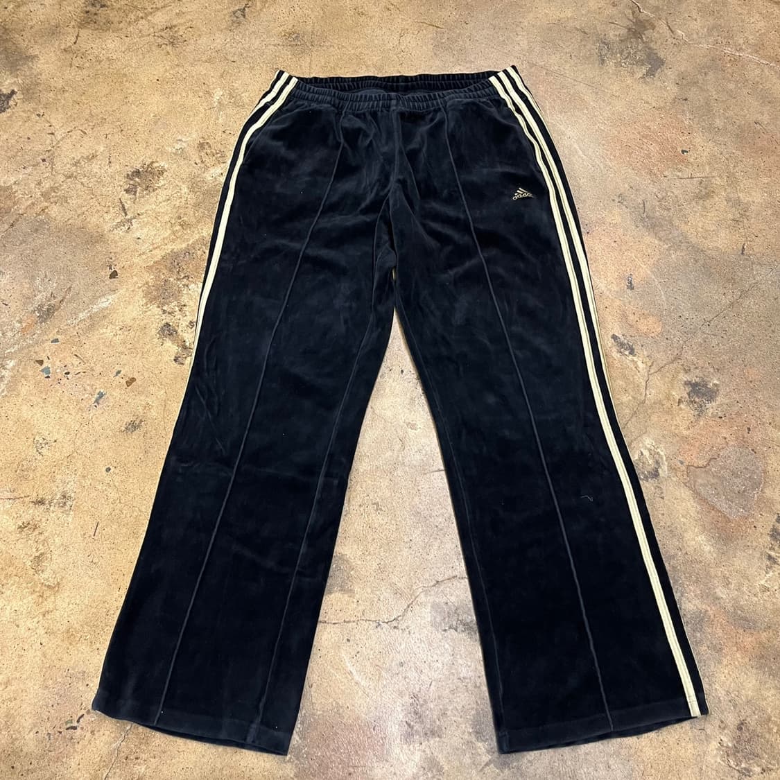 [정품/105] 아디다스 벨벳 검금 트랙 바지 블랙  상품이미지2