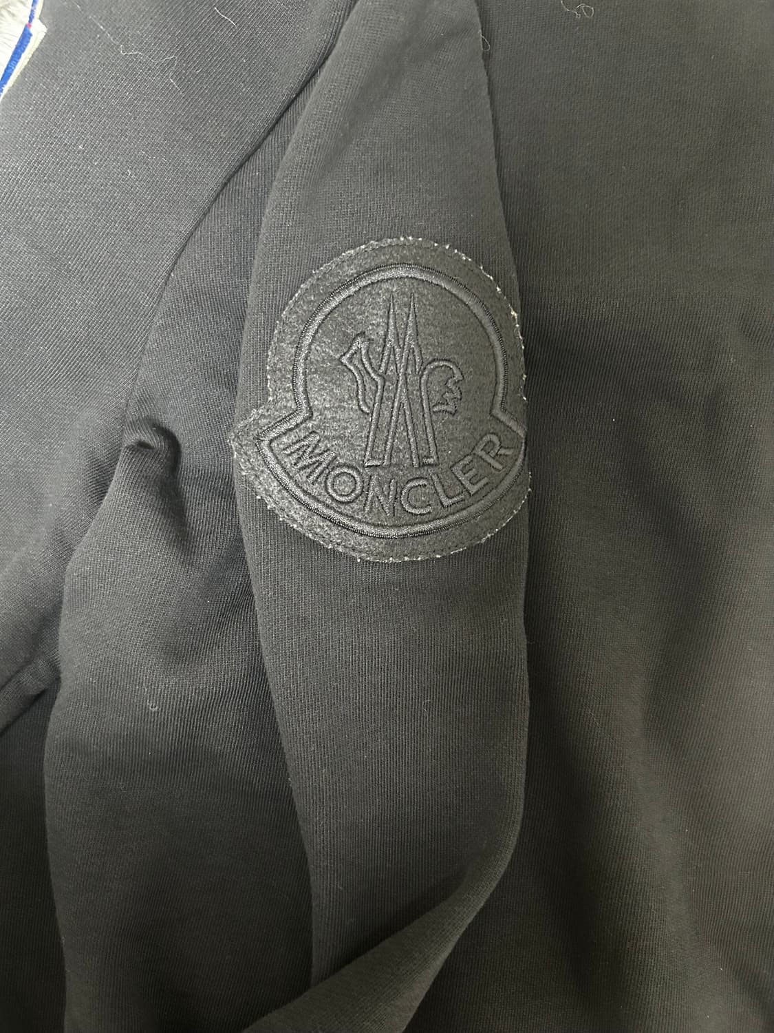 [사이즈L] 몽클레어 엠보로고 맨투맨 상품이미지3