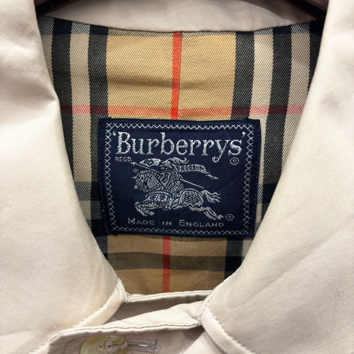 버버리 싱글 브레스티드 코트 노바 체크 안감 소매 스트랩 디테일 베이지 상품이미지6