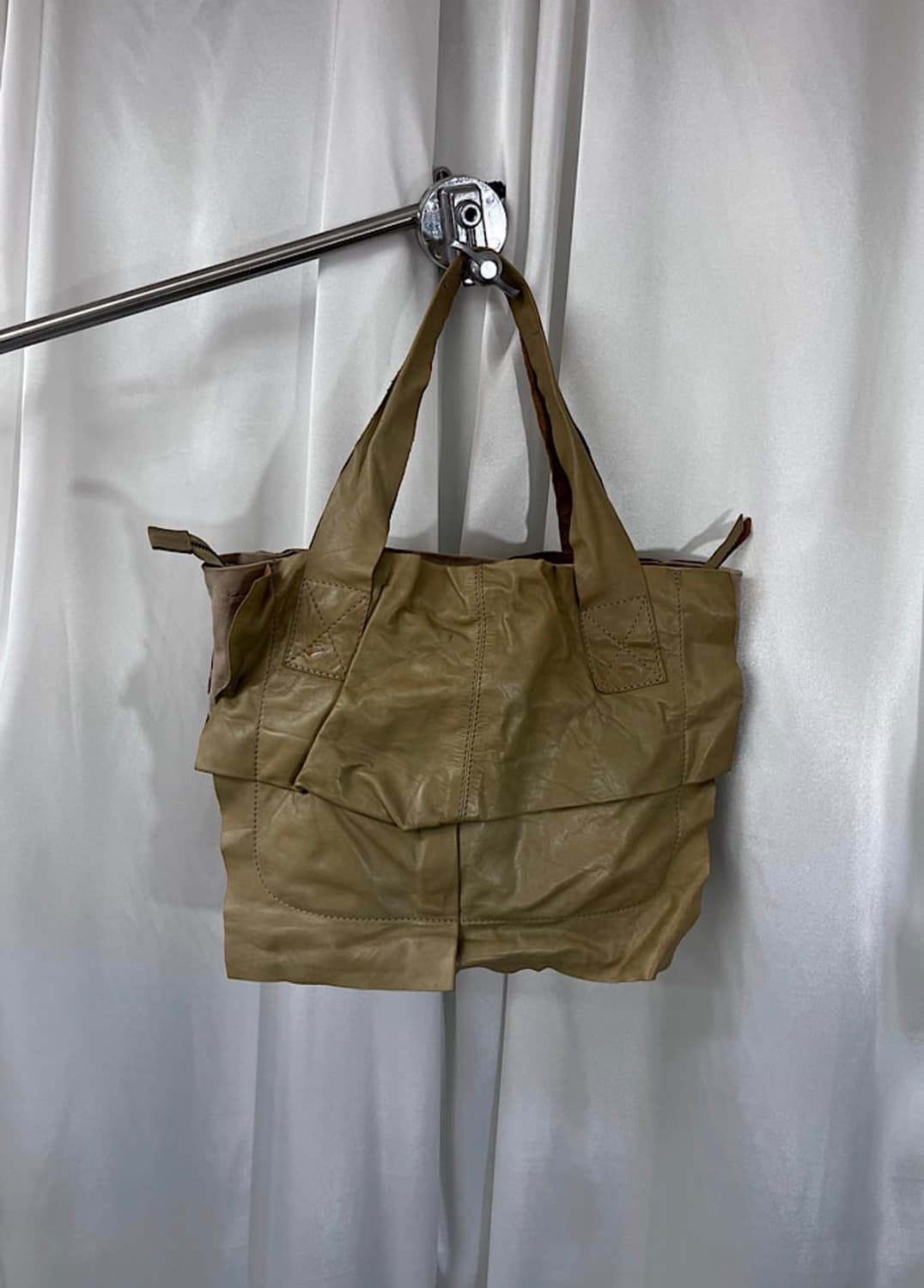 빈티지 가죽 주름 숄더백 상품이미지1