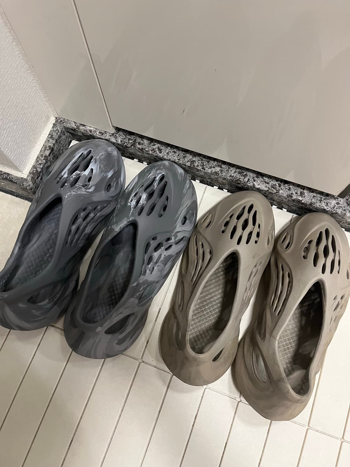 아디다스 이지 폼 러너 스톤세이지 상품이미지2