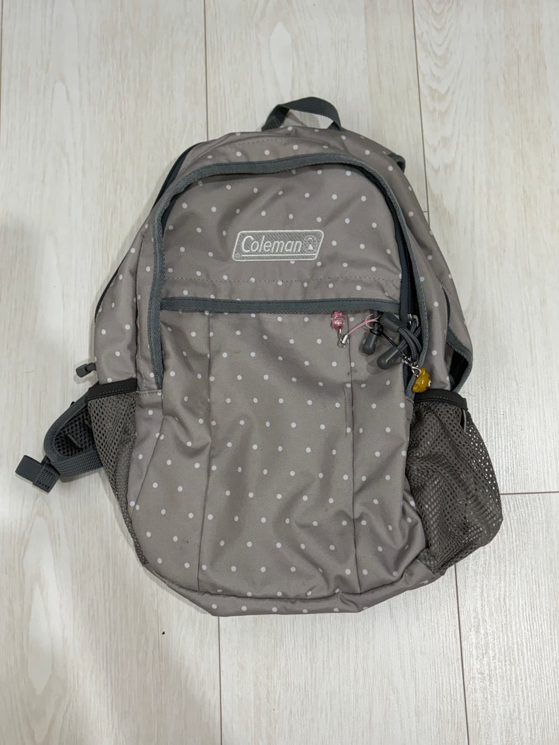 콜맨 도트 백팩 상품이미지1
