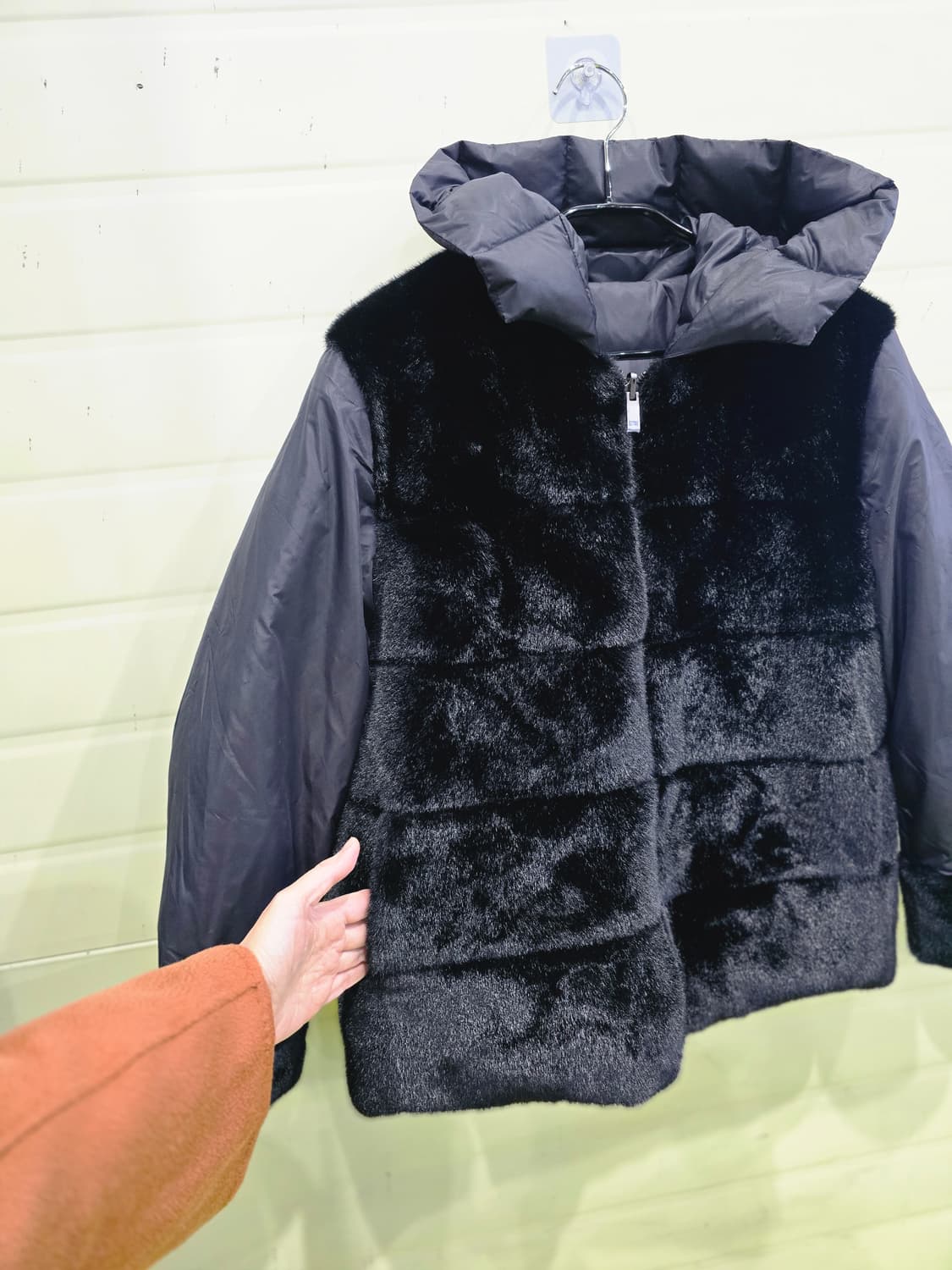 블랙 퍼 후드 패딩 점퍼 상품이미지3