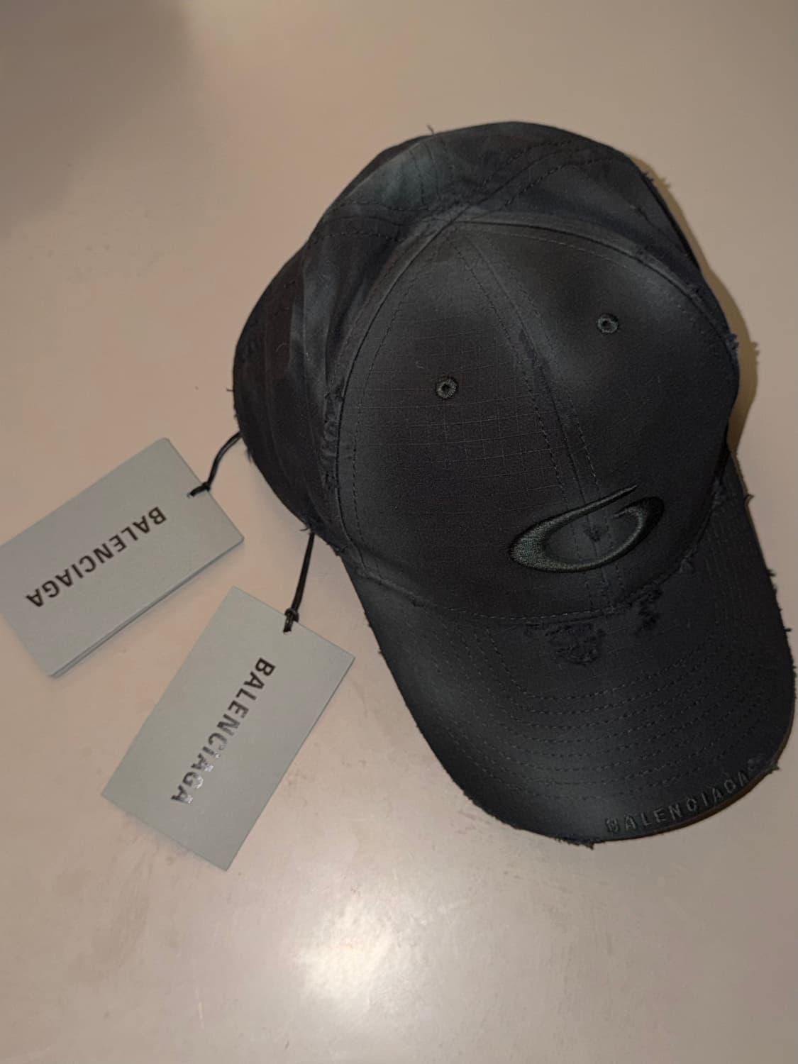 발렌시아가 스포츠 루프 아이콘 카고 캡 블랙 상품이미지1