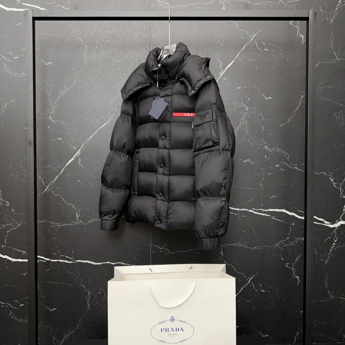 프라다 가을 겨울 신상 클래식 레드 로고 두 가지 착용법 다용도 후드 상품이미지4