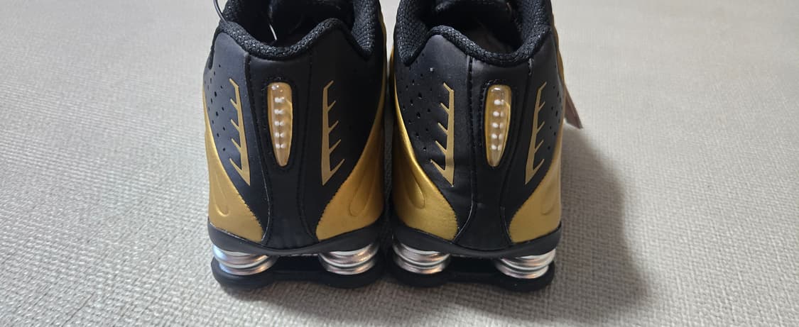 나이키 W 샥스 R4 골드 290사이즈 상품이미지5