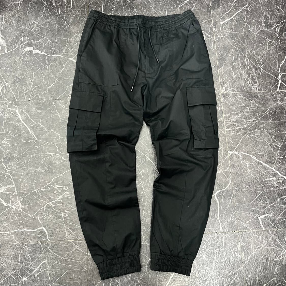 Juun.J 준지 블랙 카고 조거 팬츠 상품이미지4