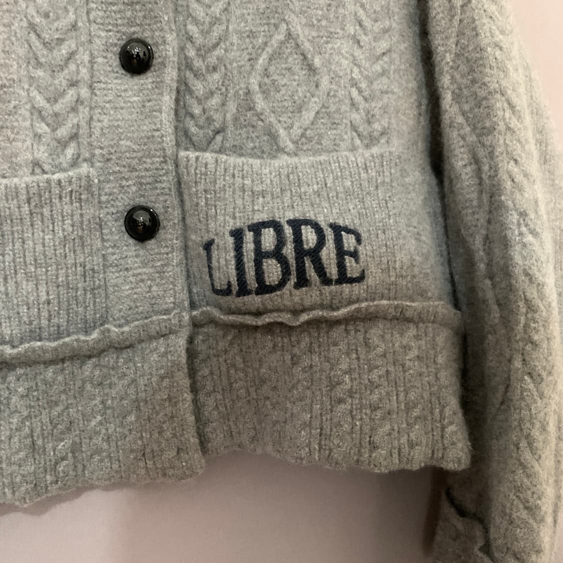 90 한섬 시스템 23 꽈배기 케이블 니트 크롭 가디건 상품이미지4