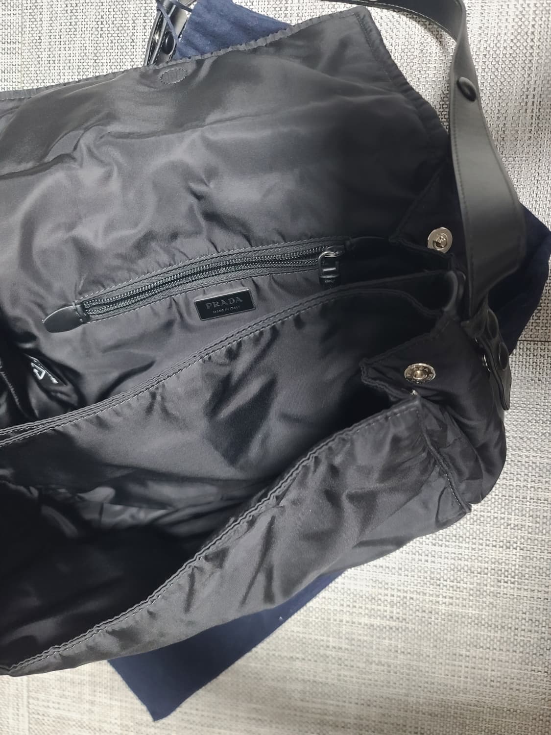 프라다 패딩백 미디움 1bd255 리나일론 패디드백 크로스백 상품이미지4