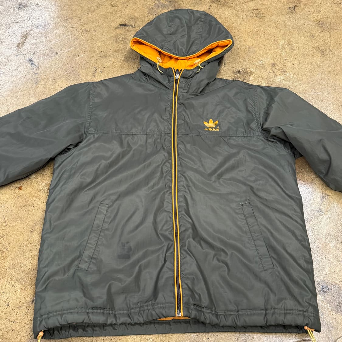 아디다스 카키 오렌지 숏패딩 95 상품이미지3