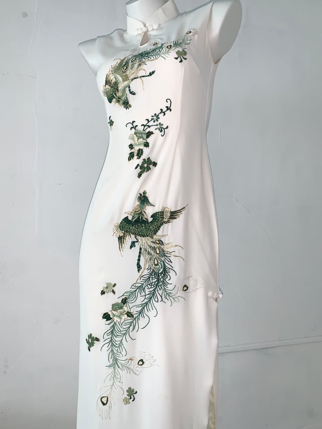 White Oriental Green Embroidery Qipao 상품이미지7