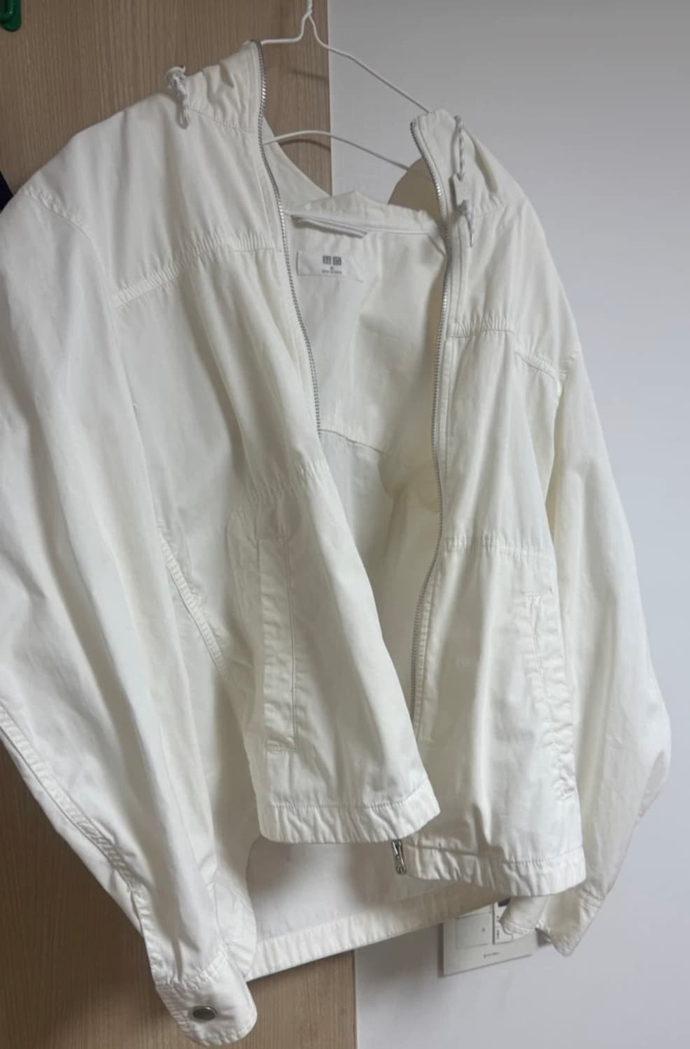 유니클로 흰색 바람막이 M 상품이미지1