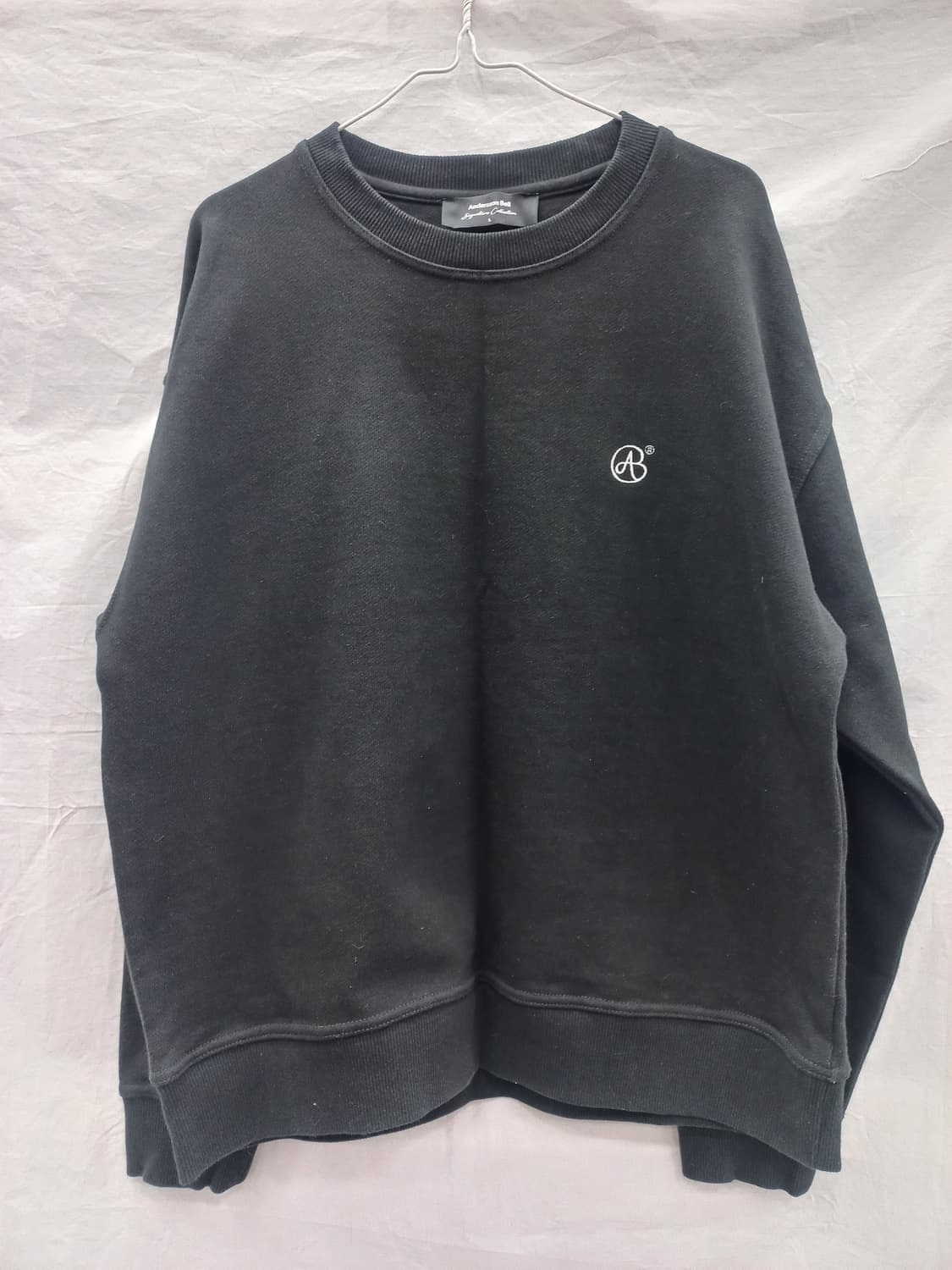 앤더슨벨 블랙 맨투맨 (남100) 상품이미지1