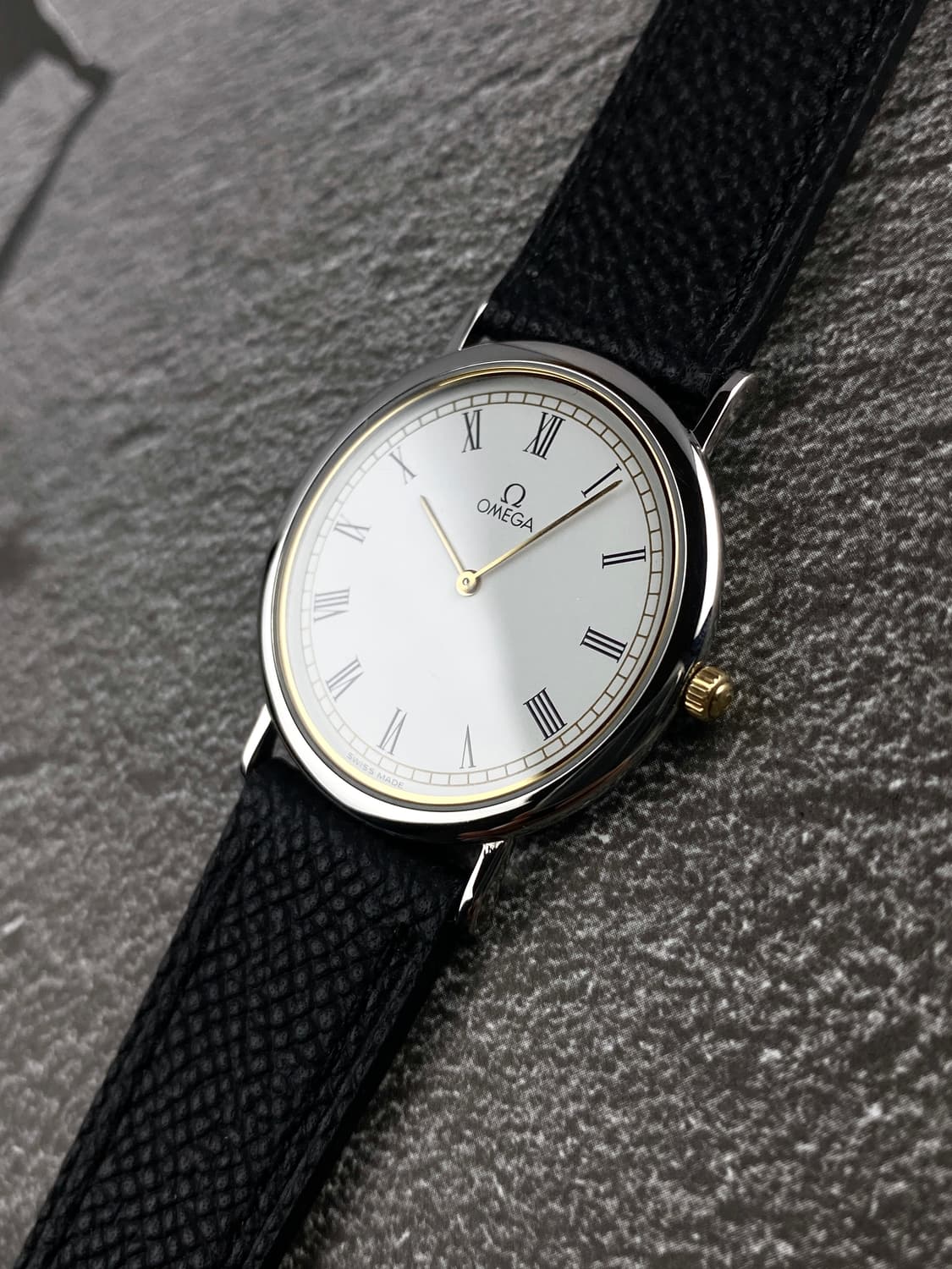 OMEGA round gold line watch unisex 상품이미지5