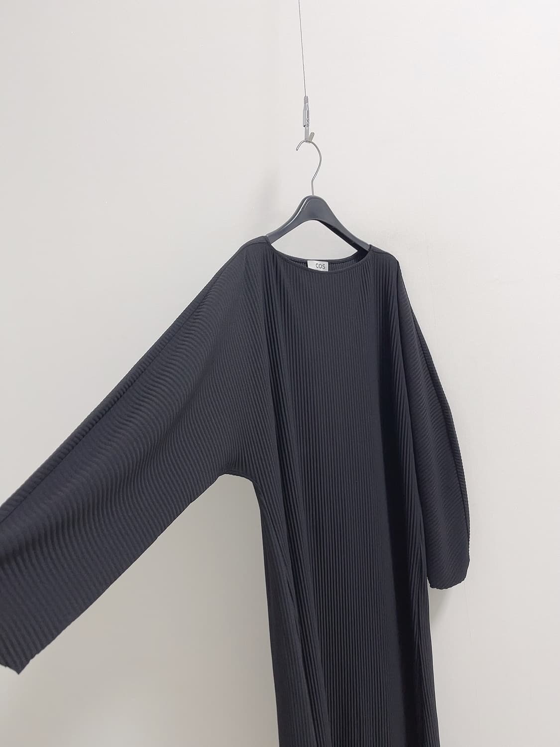 코스 플리츠 원피스 블랙 상품이미지4