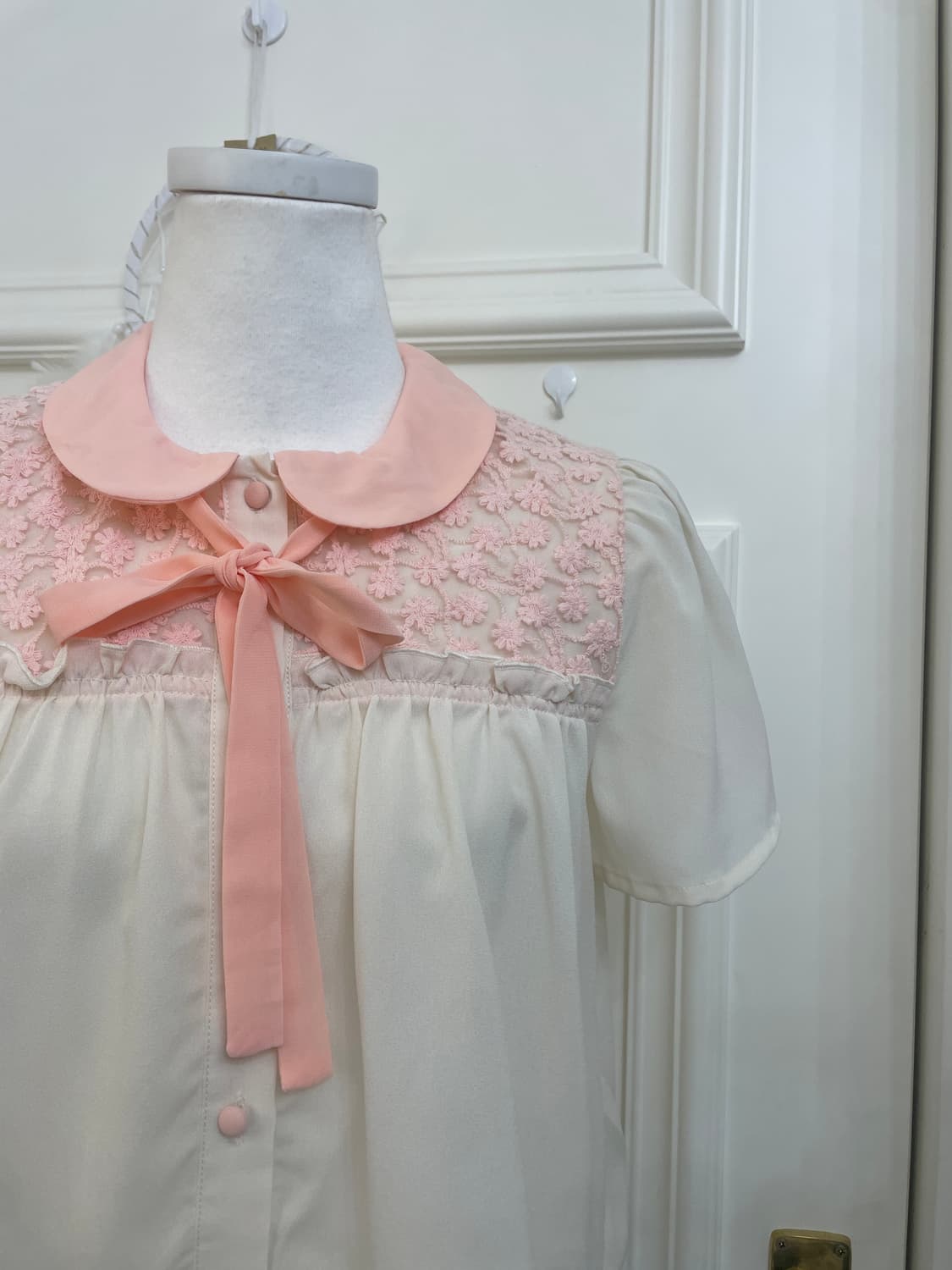 coral lace point cute blouse(size-M) 상품이미지6