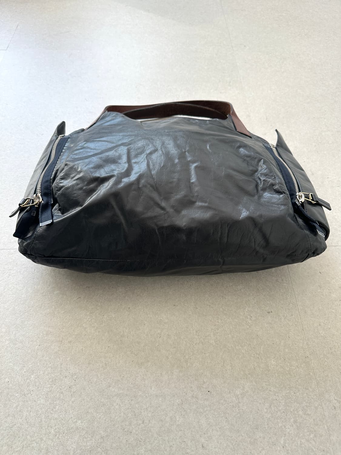 셀린느 왁스코팅 블랙 레더 숄더백 상품이미지6