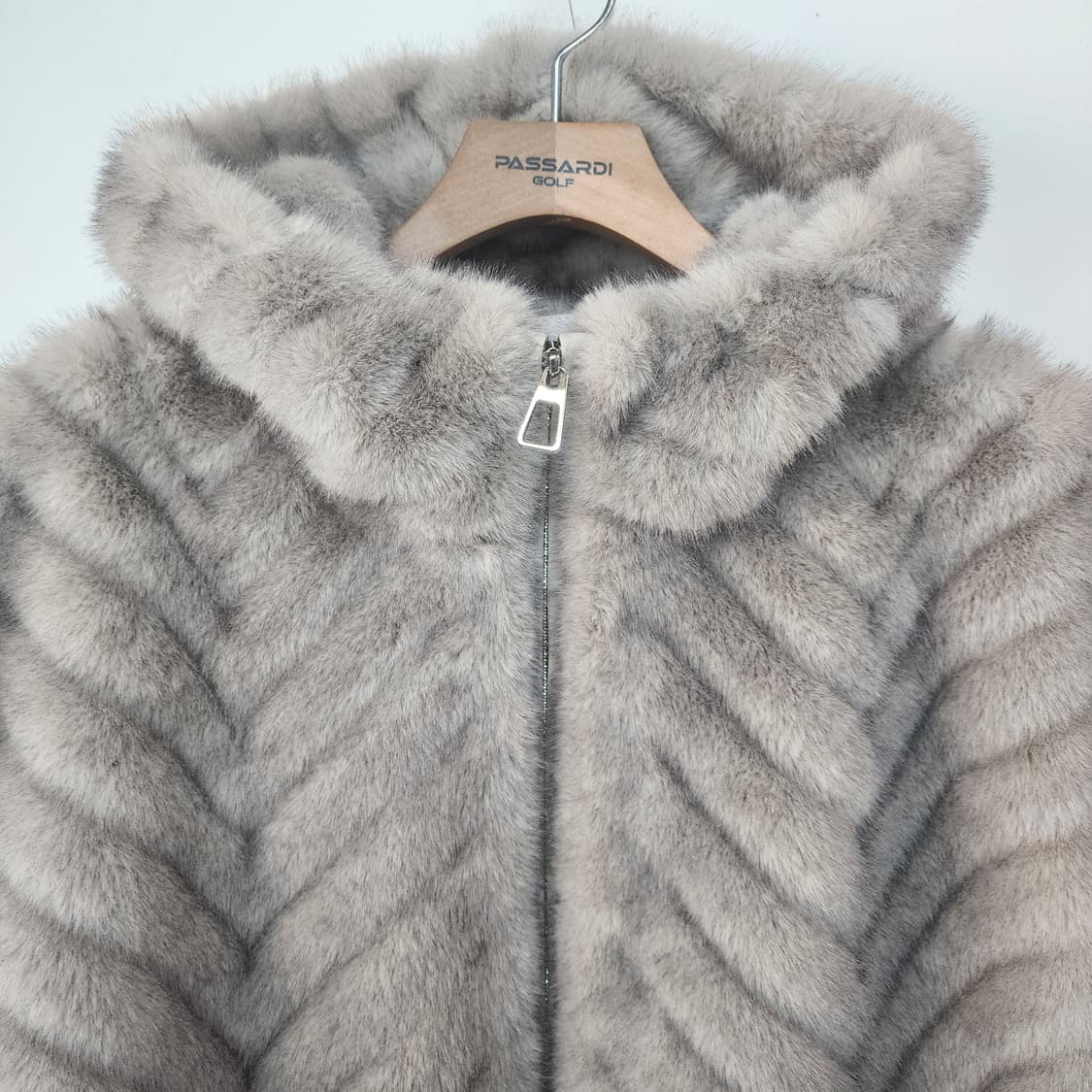 리오벨 후드 밍크 조끼 상품이미지2