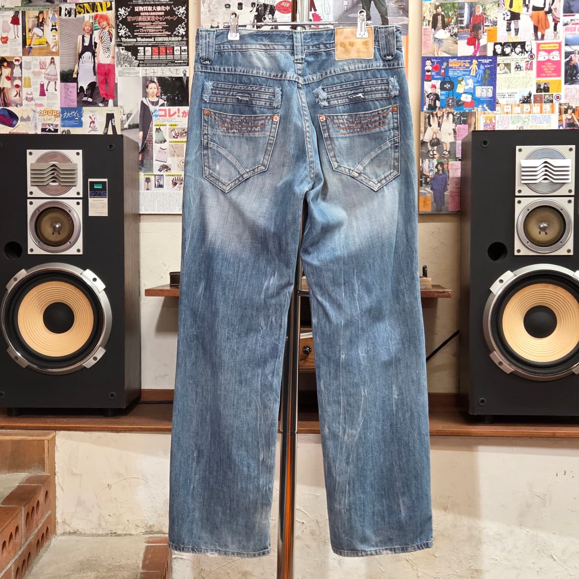 백포켓 데미지 포인트 연청 워싱 데님 팬츠 상품이미지3