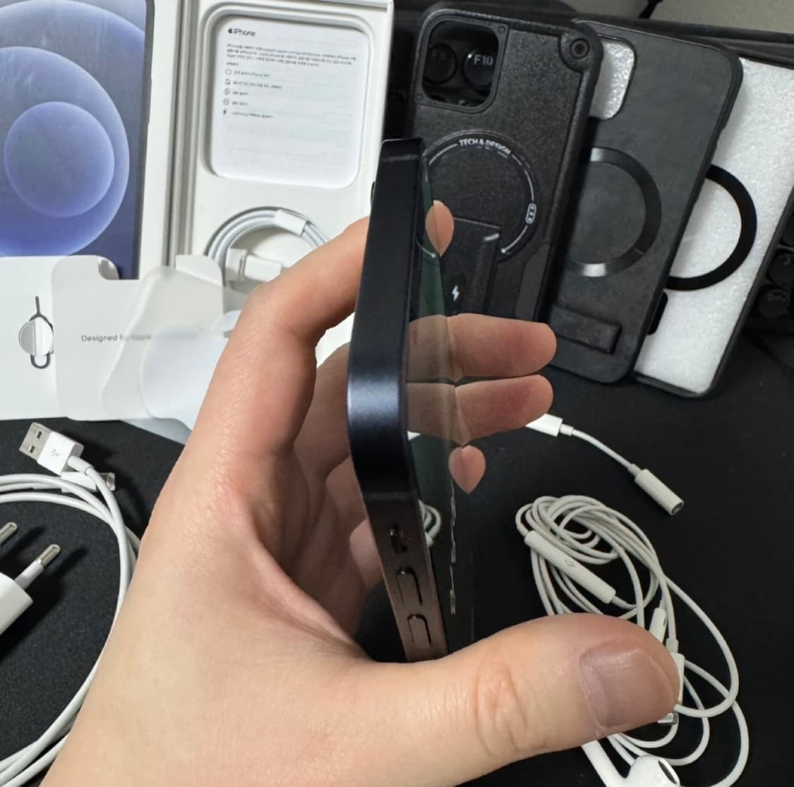 아이폰12 블랙64gb A급 풀박스 이어폰/배터리/충전기/케이스 상품이미지4