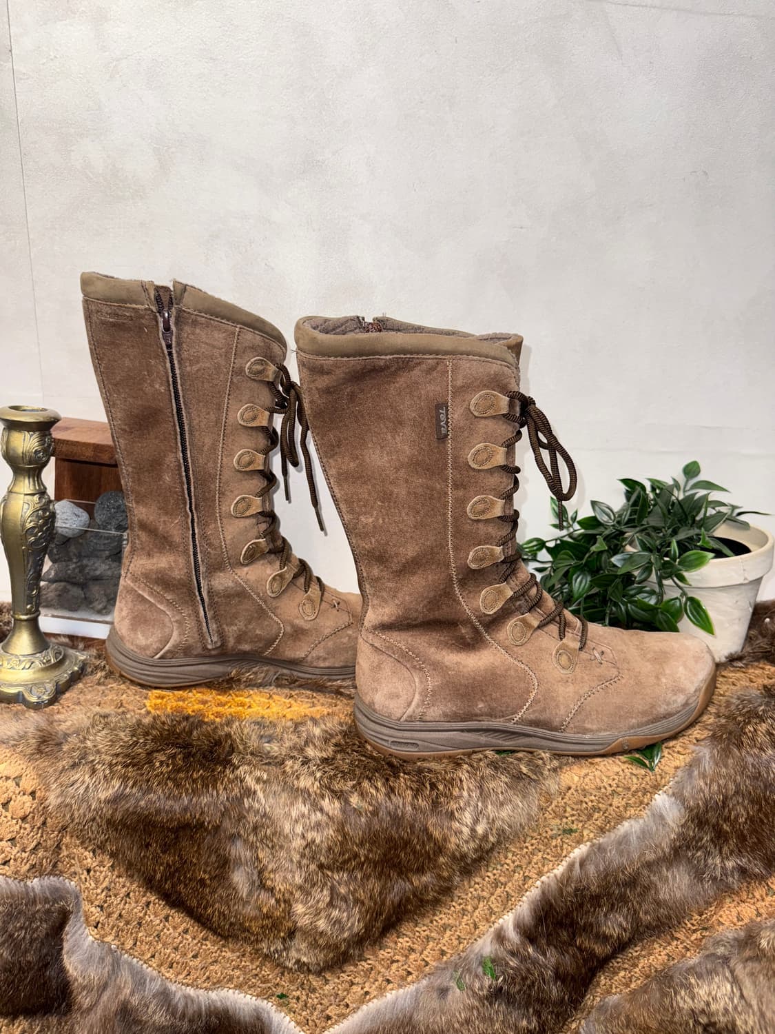 Thinsulate brown suede laceup boots 상품이미지5