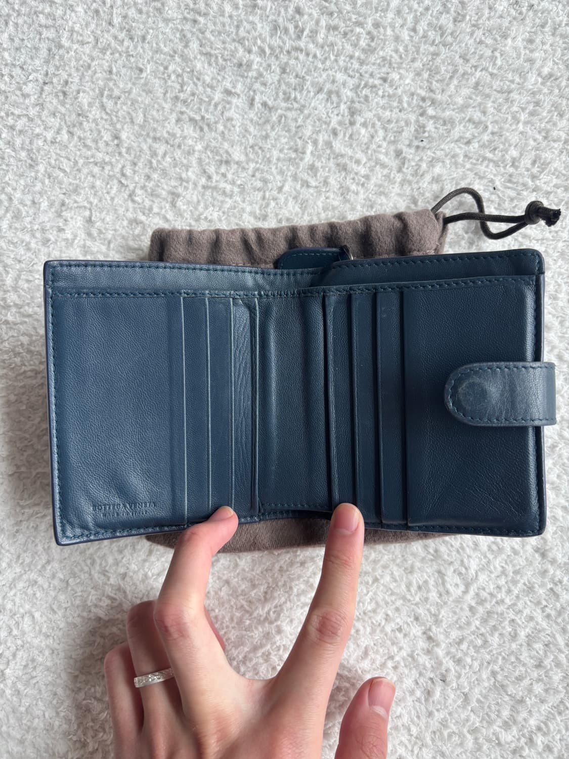 보테카베네타 네이비 반지갑 상품이미지5