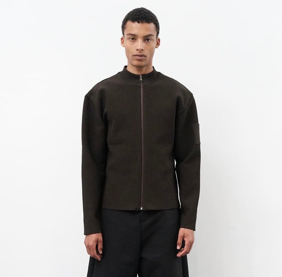 아모멘토 25SS 모크넥 집업 브라운M 상품이미지1