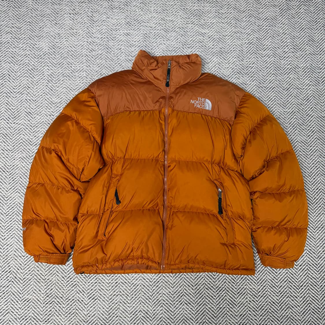 [105] 노스페이스 센터로고 무광 오렌지 700 눕시 패딩 상품이미지2