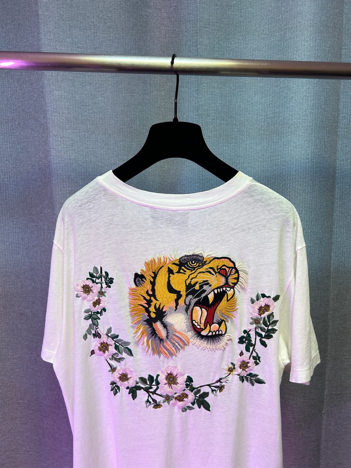 구찌 타이거 플라워 빈티지 로고 티 상품이미지5