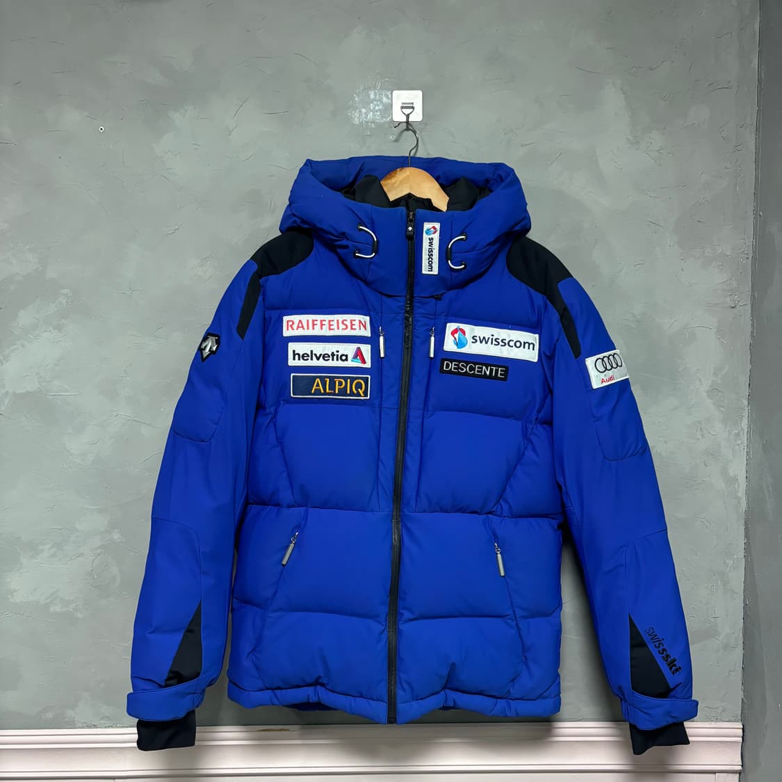 데상트 아우디 스위스 스키팀 덕다운 패딩 상품이미지1
