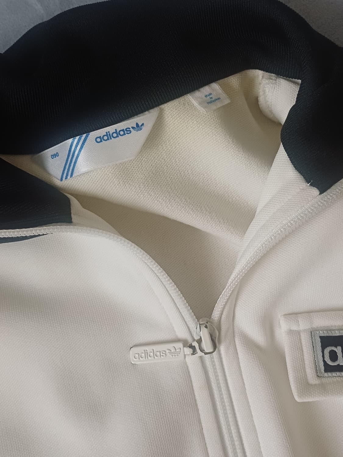 아디디스 브뤼셀 트랙탑 흰검 희귀매물 (네고O) 상품이미지2
