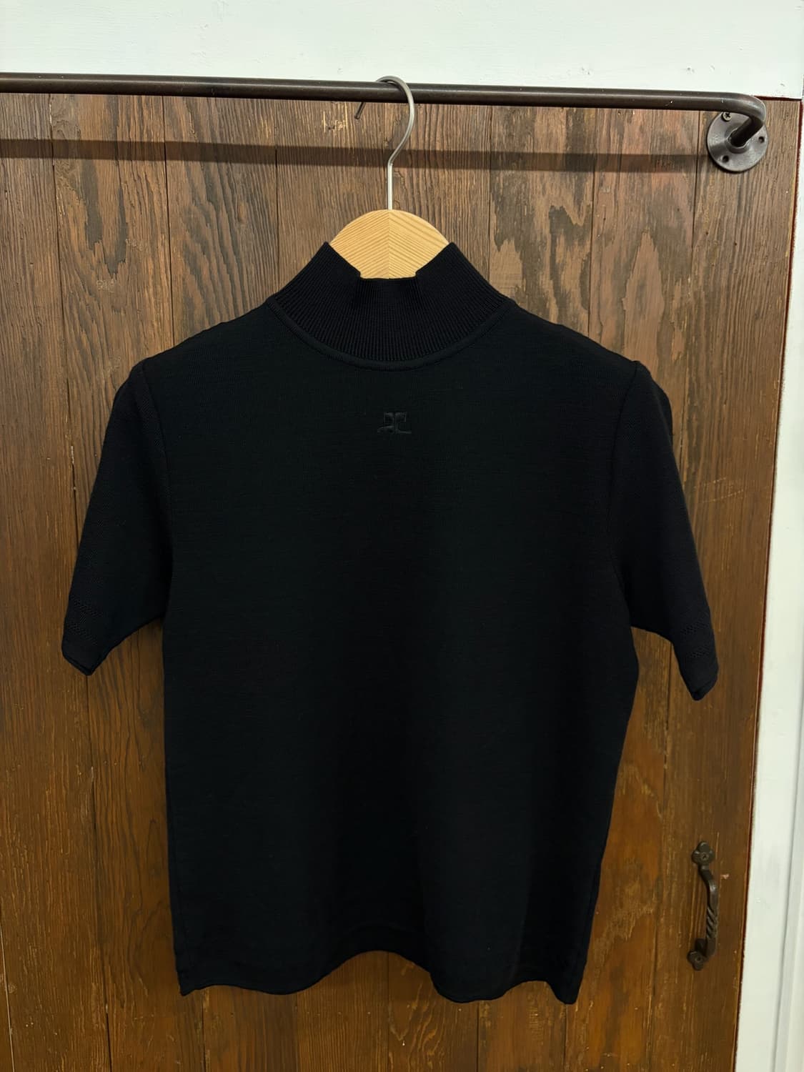 꾸레쥬 정품 블랙 로고 반팔니트 상품이미지5