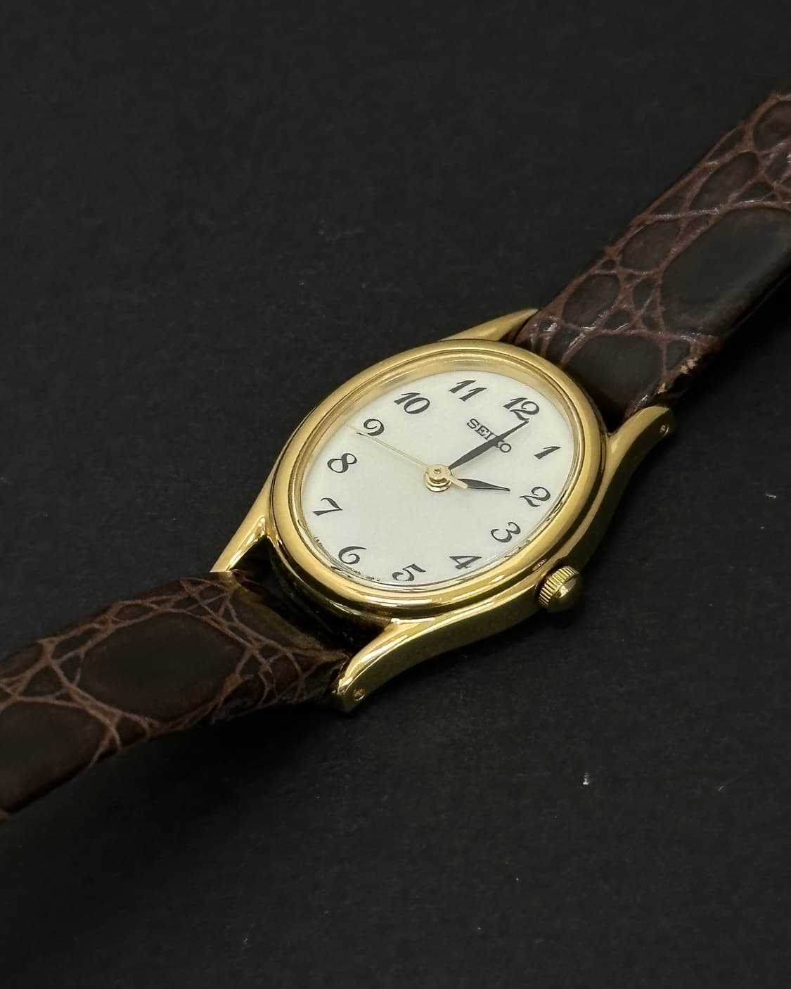 세이코 골드 오벌 쿼츠 시계 상품이미지4