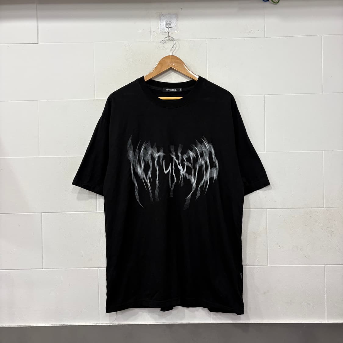 낫포너드 썬더 블러 로고 티셔츠 상품이미지1