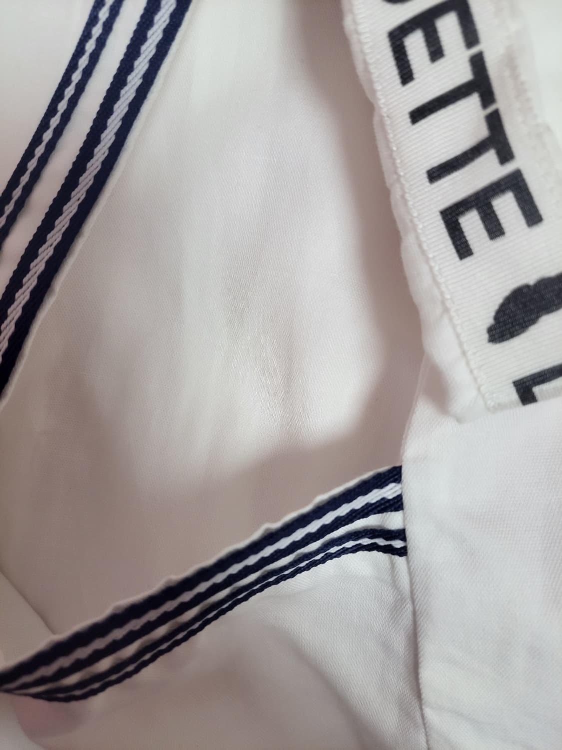 급처상태좋음!럭키슈에뜨 세일러카라 소매레터링 조보아 자켓 36사이즈 상품이미지9