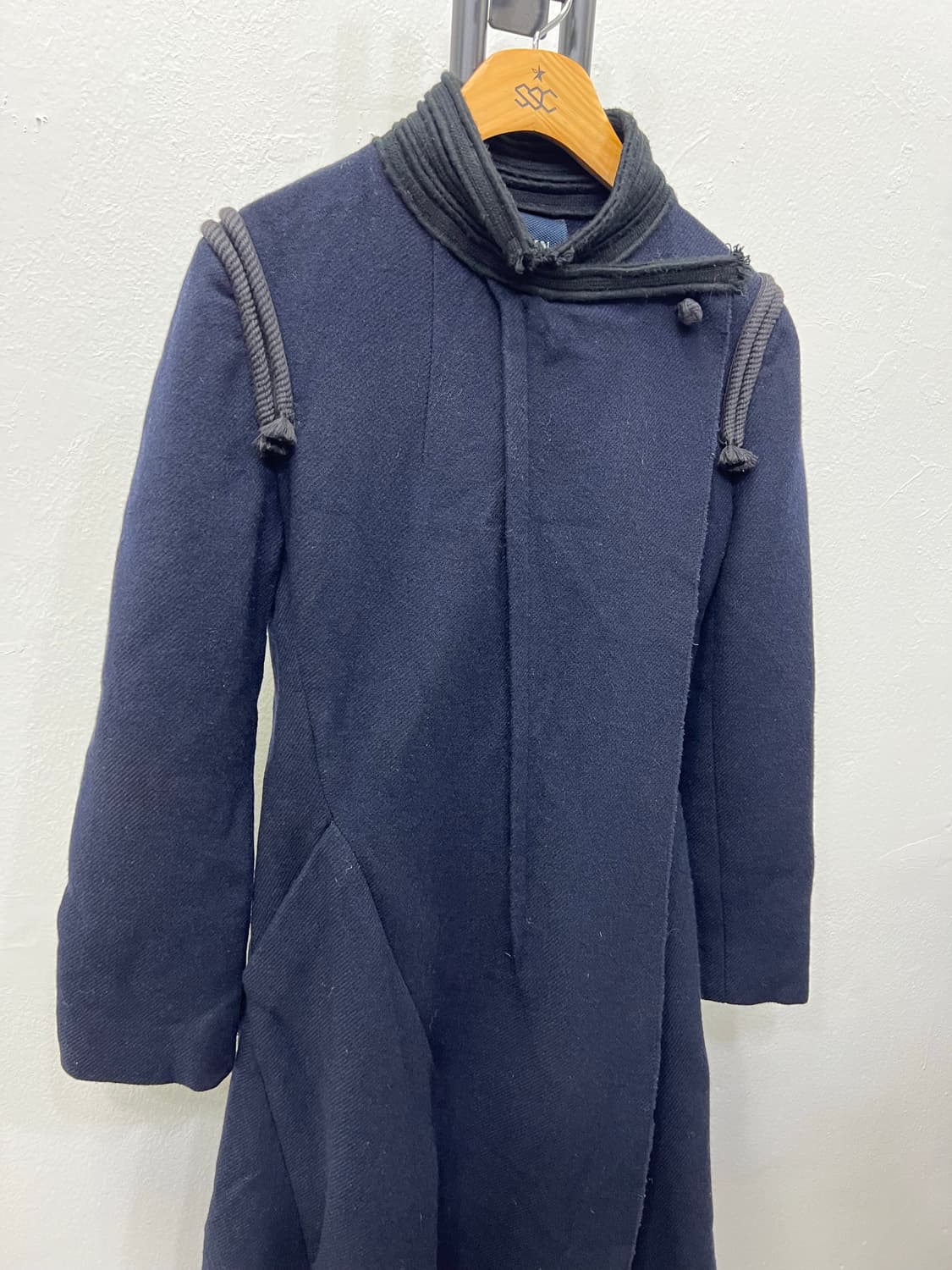 정품) LANVIN 랑방 넥 라인 로프 장식 코트 76 상품이미지2