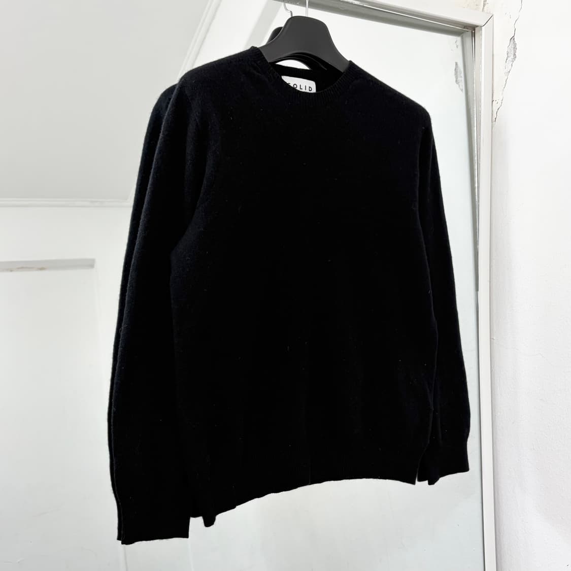 솔리드옴므 22FW 백로고 울 니트 상품이미지5