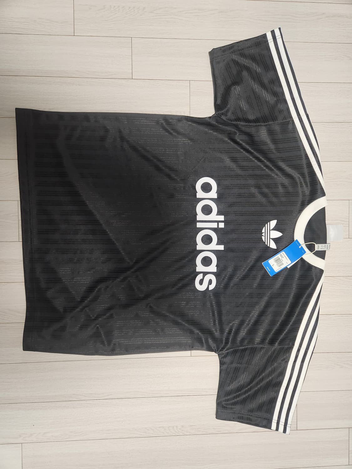 새상품)아디다스 공용 반팔티 ADICOLOR POLY T 사이즈L

새상 상품이미지9