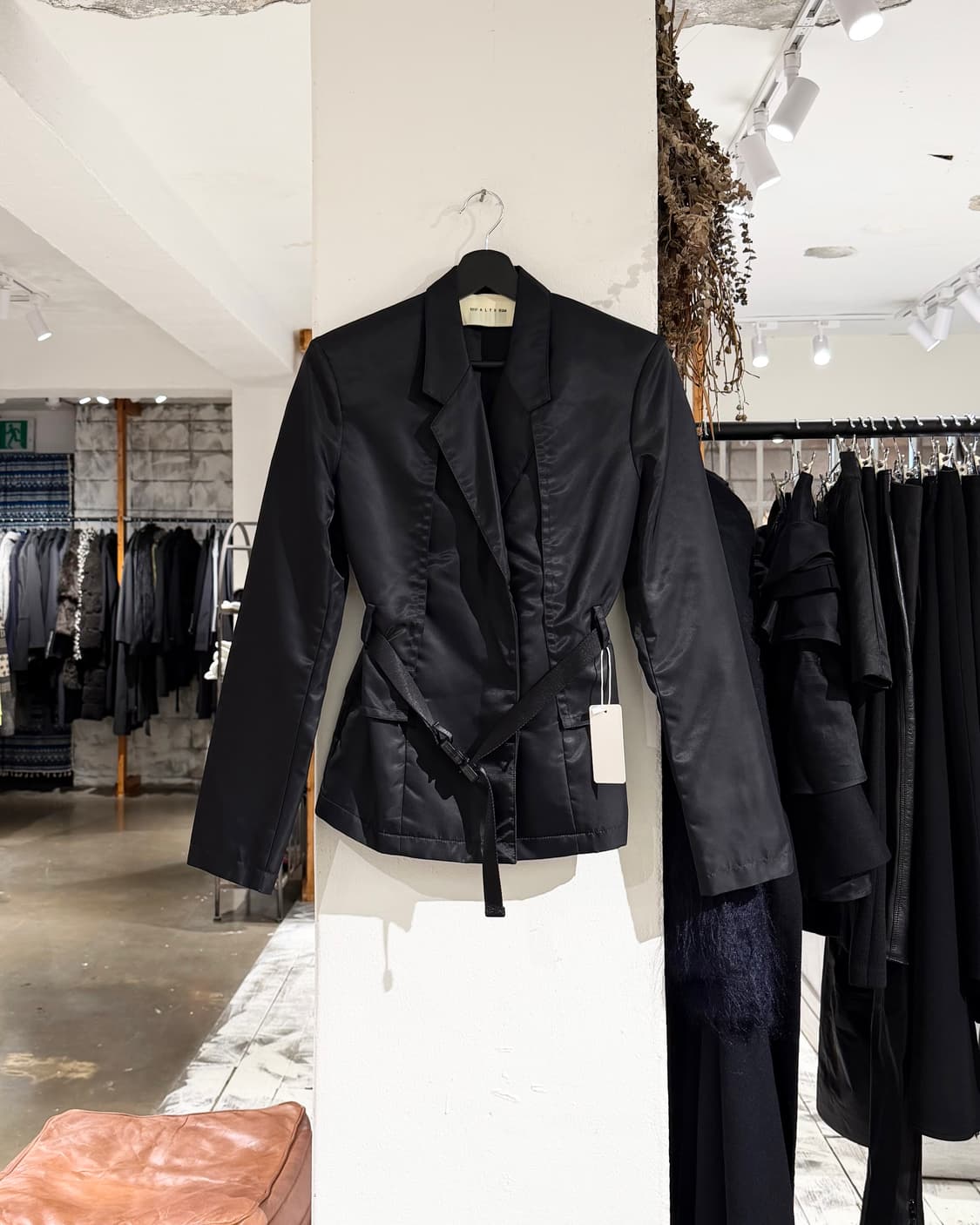 1017 alyx 95m 블랙 버클 디테일 랩 블레이저 상품이미지1