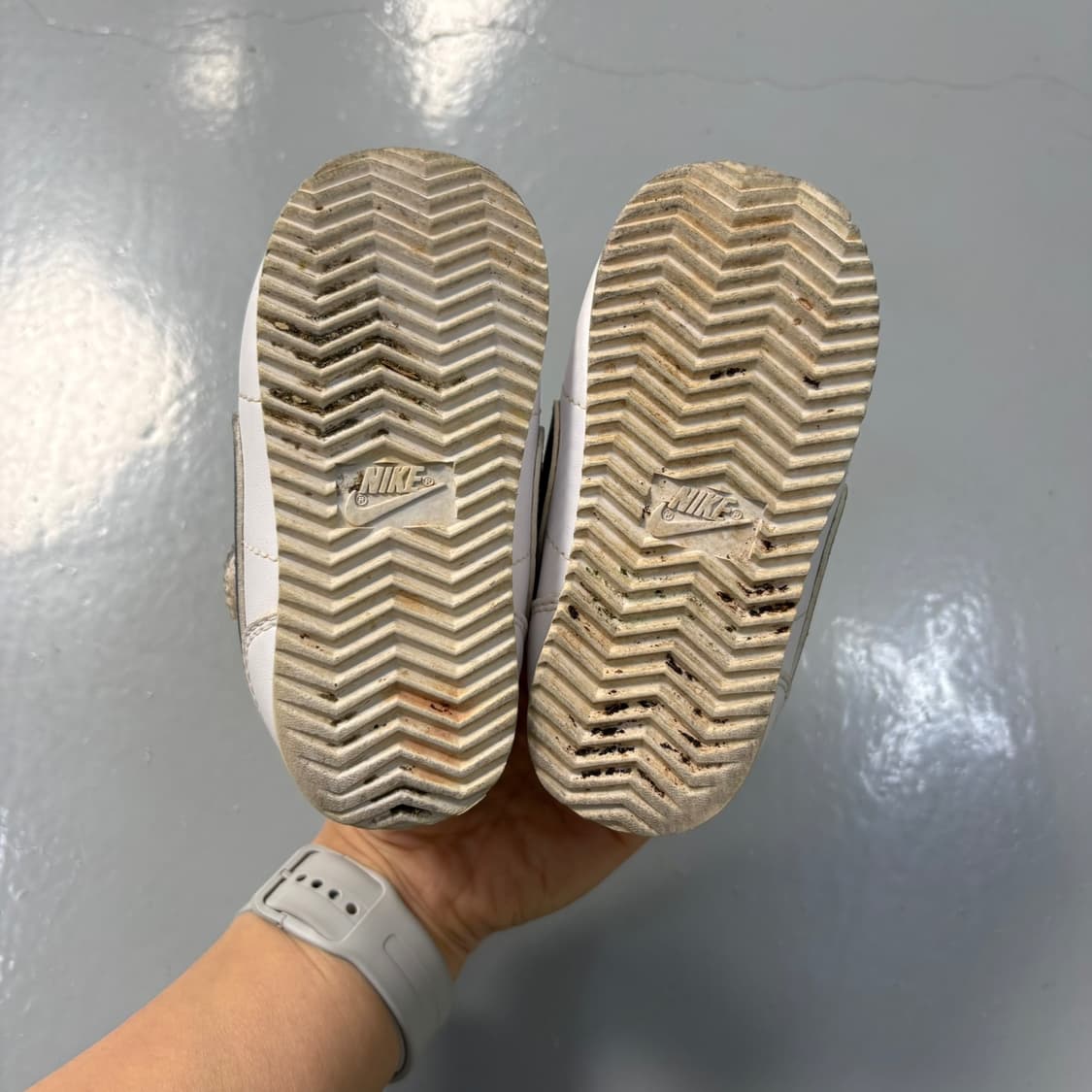 120 나이키 키즈 코르테즈 흰검 운동화 0406J 상품이미지6