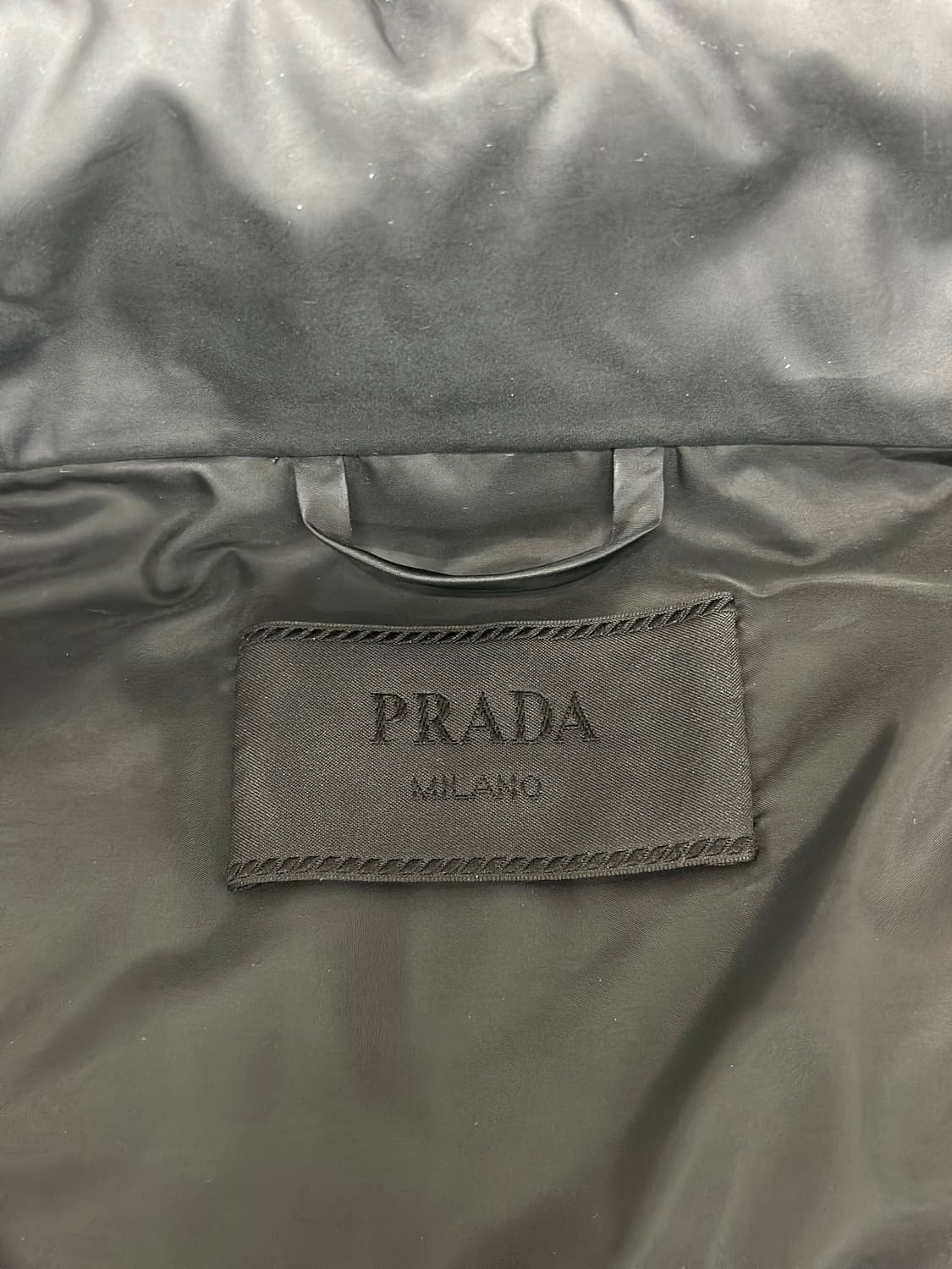 프라다 트라이앵글로고 패딩 52 블랙 상품이미지5