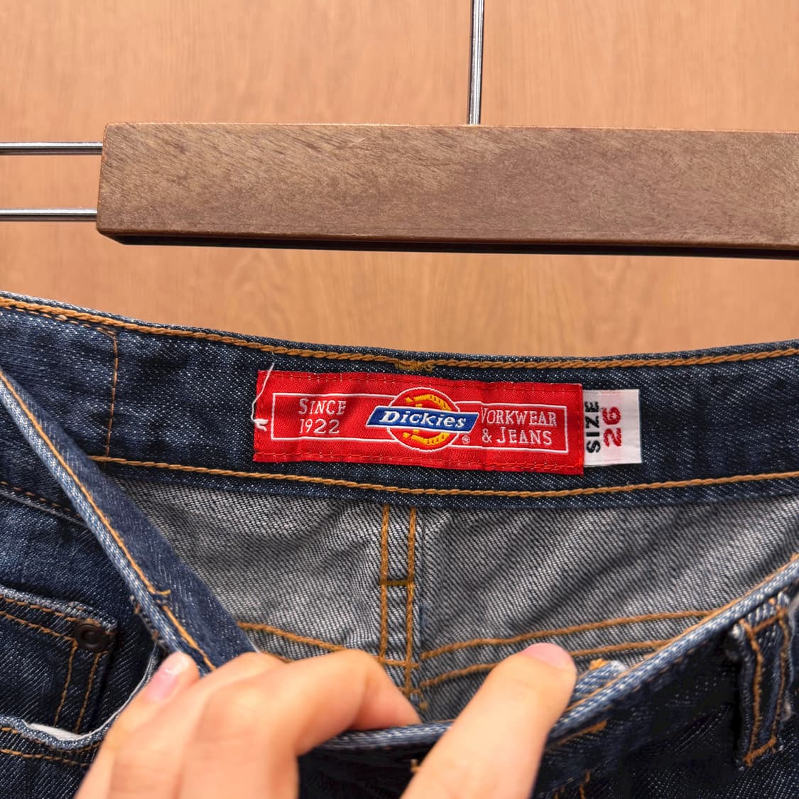 디키즈 데님 미디 스커트 백 포켓 레드 로고 탭 디테일 H라인 진청 상품이미지7