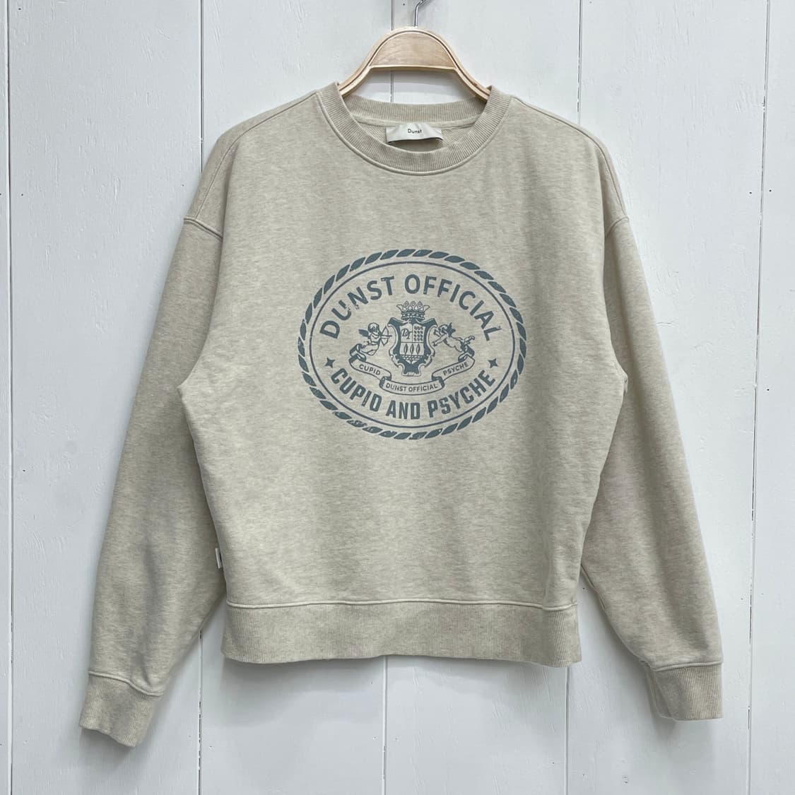 던스트 큐피드 캠퍼스 스웨트셔츠 오트밀 상품이미지2