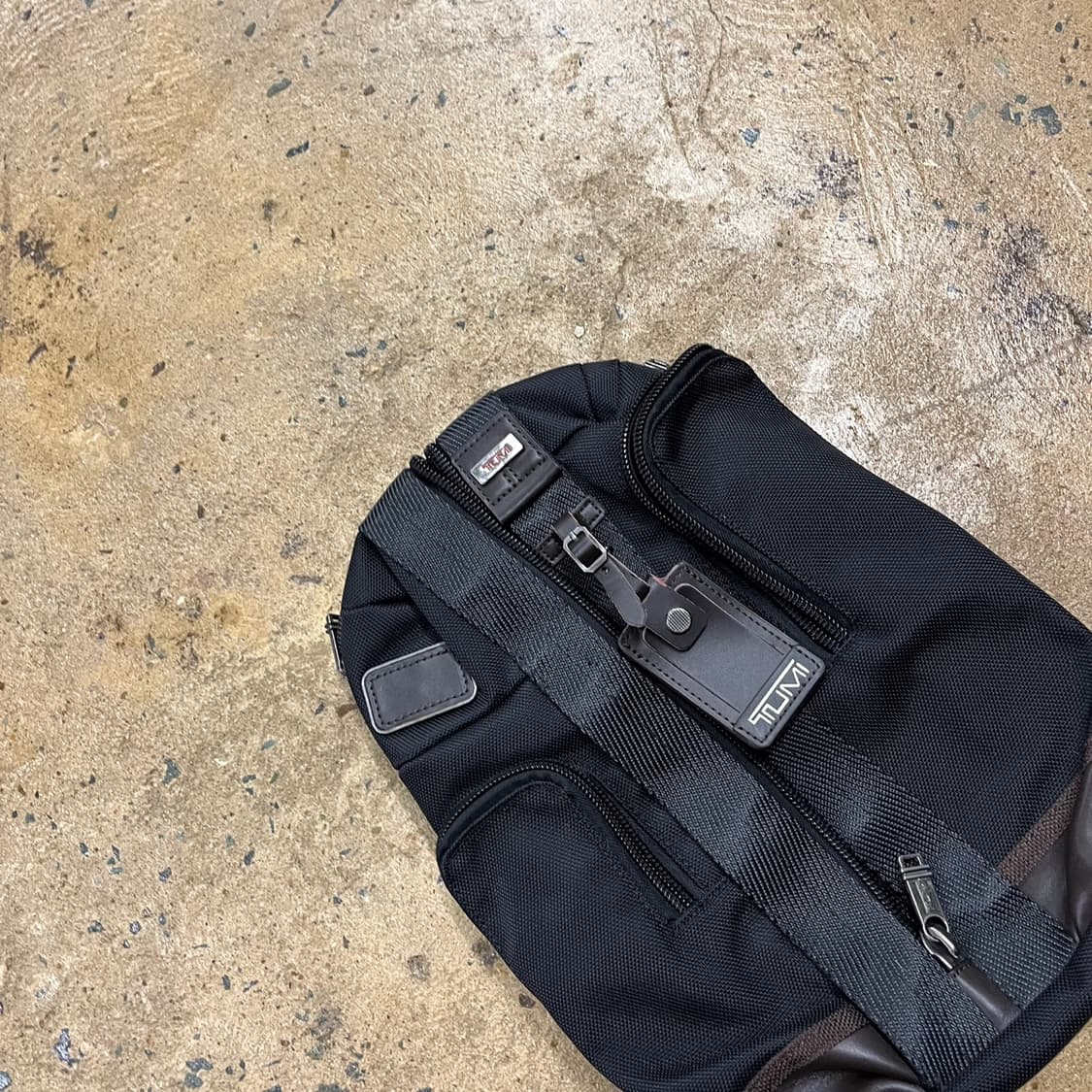 [정품] 투미 알파 브라보 몬터레이 슬링백 b10 상품이미지1